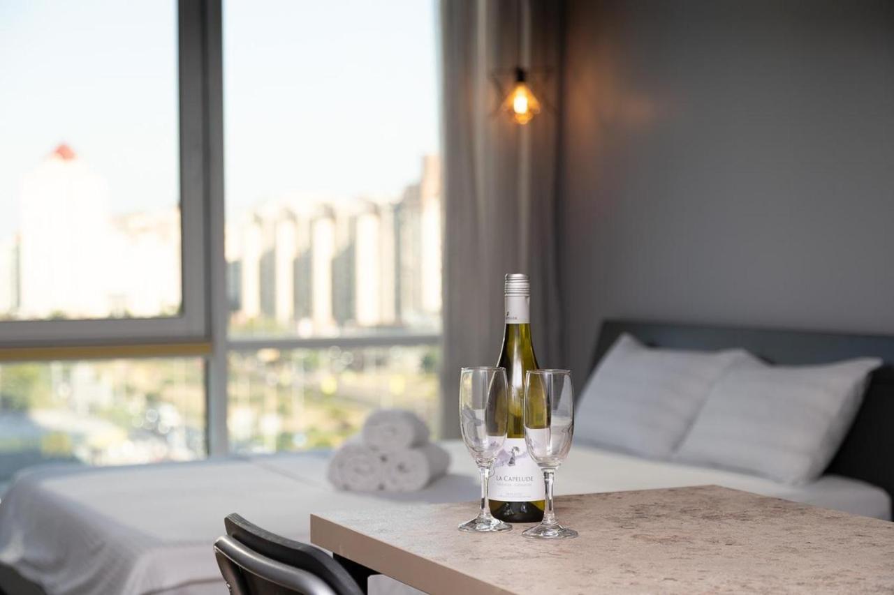 Stylish Panoramic Apartments. Smartplaza. Metro Minskaya Κίεβο Εξωτερικό φωτογραφία
